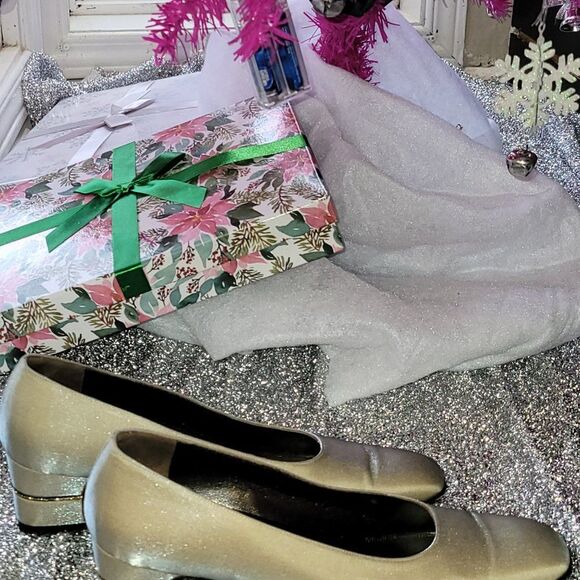 * SALVATORE FERRAGAMO PUMPS  - Picture 1 of 12
